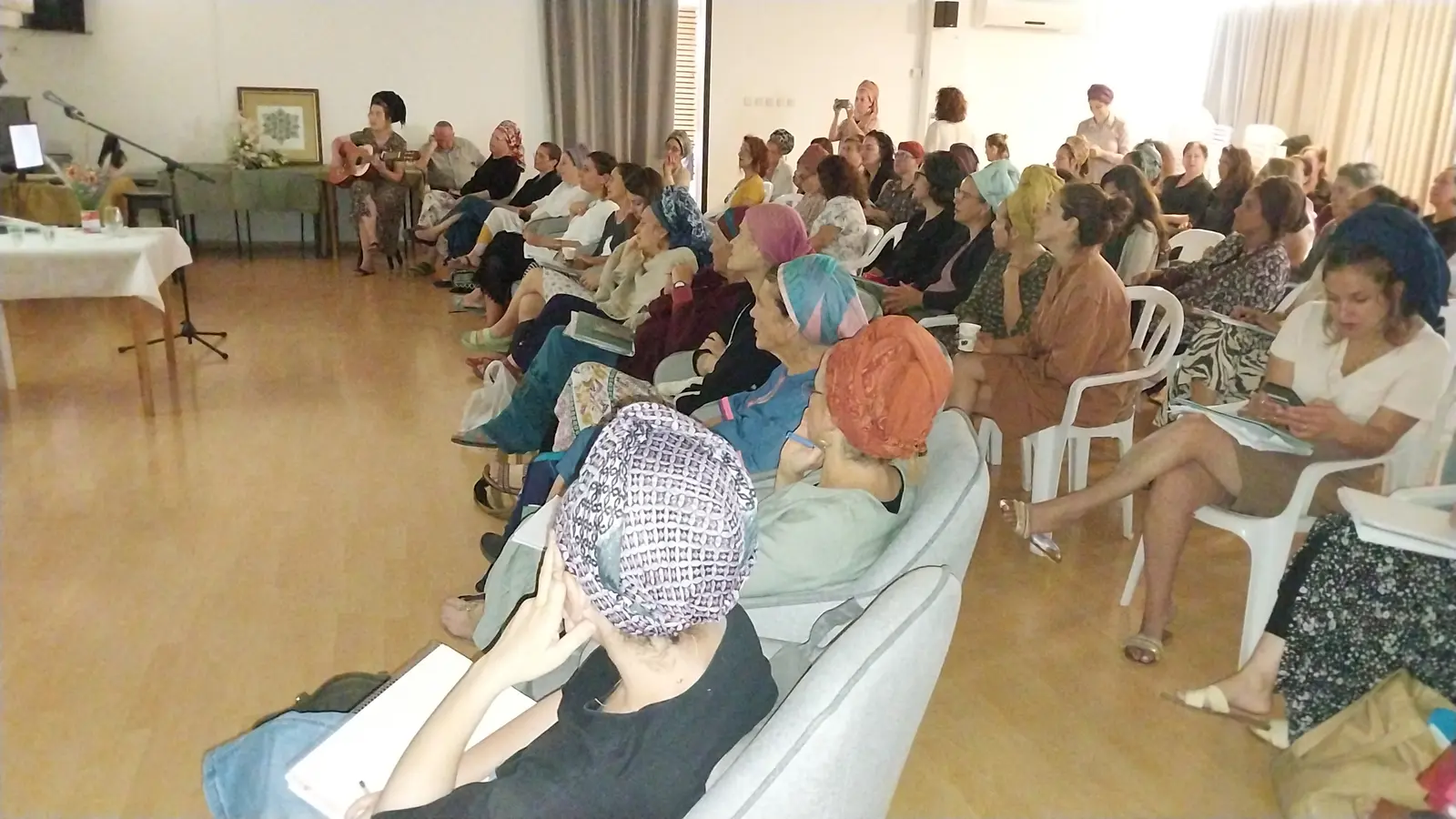 מפגש קבוצתי של שפת אם